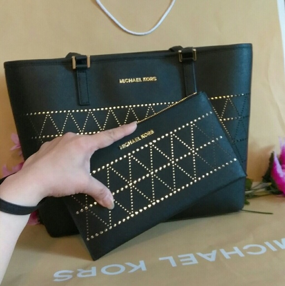 SALE 💰Michael kors tote shoppers bag w/ wristlet - Picture 2 of 7